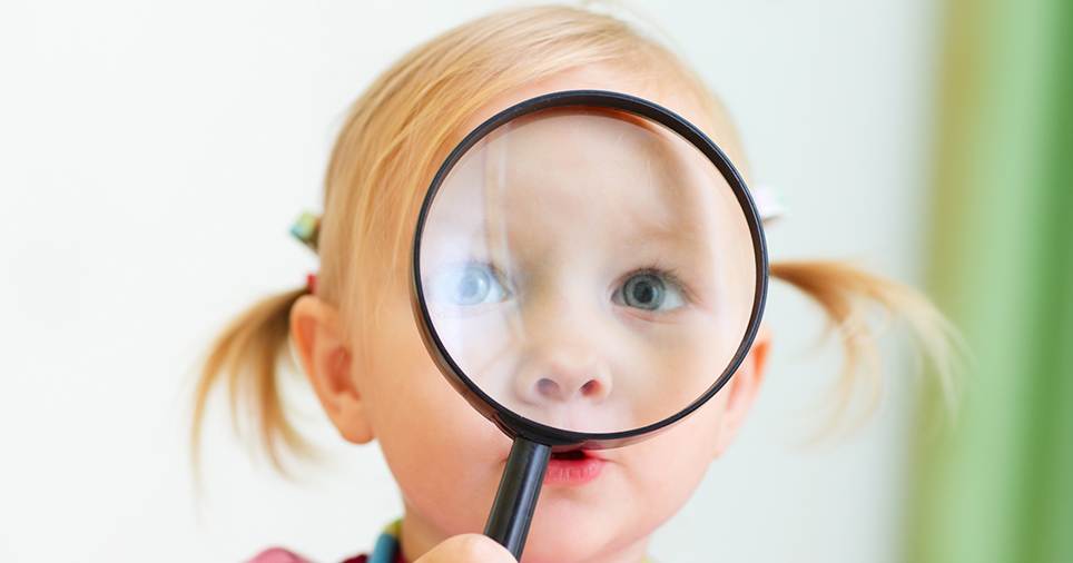 Kuva, joka sisältää kohteen käsipeili, henkilö, taapero, Ihmisen kasvot

Tekoälyllä luotu sisältö voi olla virheellistä.