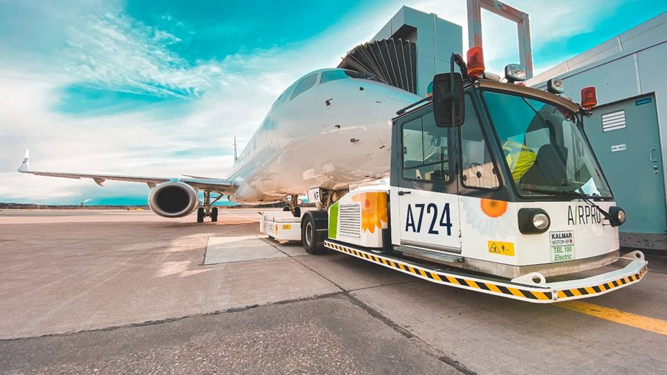 A plane being towed by a vehicle
AI-generated content may be incorrect.