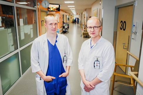 Kuva, joka sisältää kohteen henkilö, vaate, seinä, sisä-

Tekoälyllä luotu sisältö voi olla virheellistä.